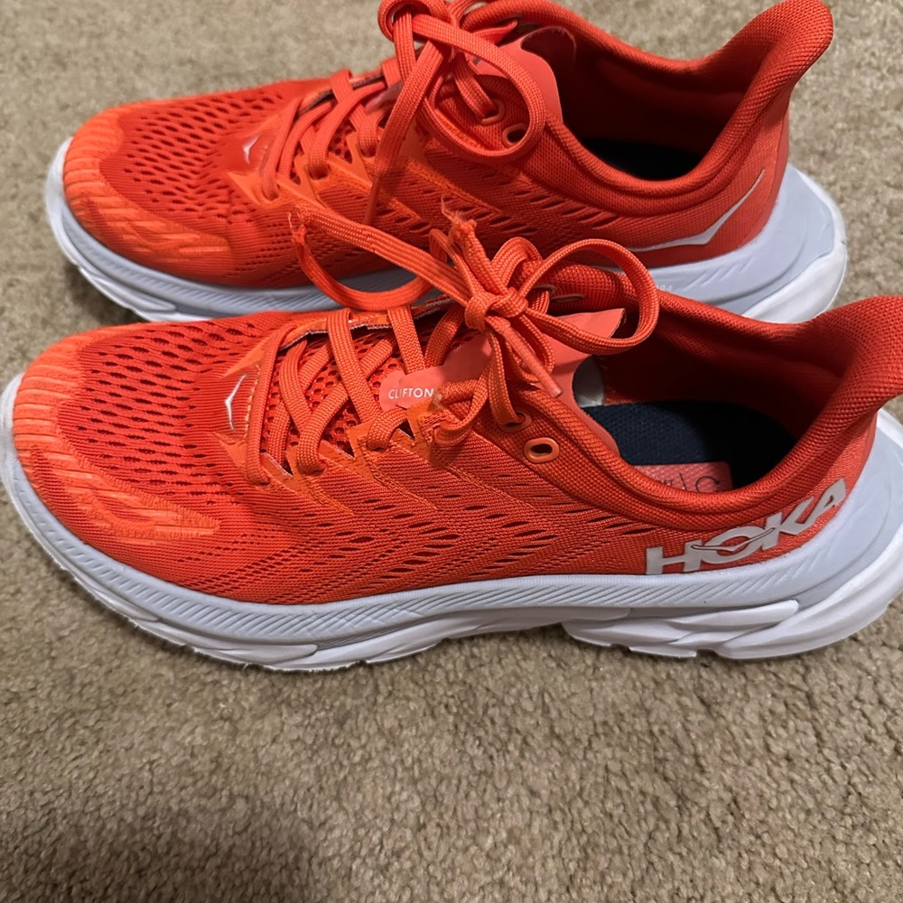 Women’s Hokas 7.5